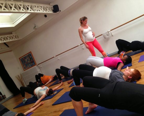 travail au sol gym grossesse lucile woodward mumtobeparty